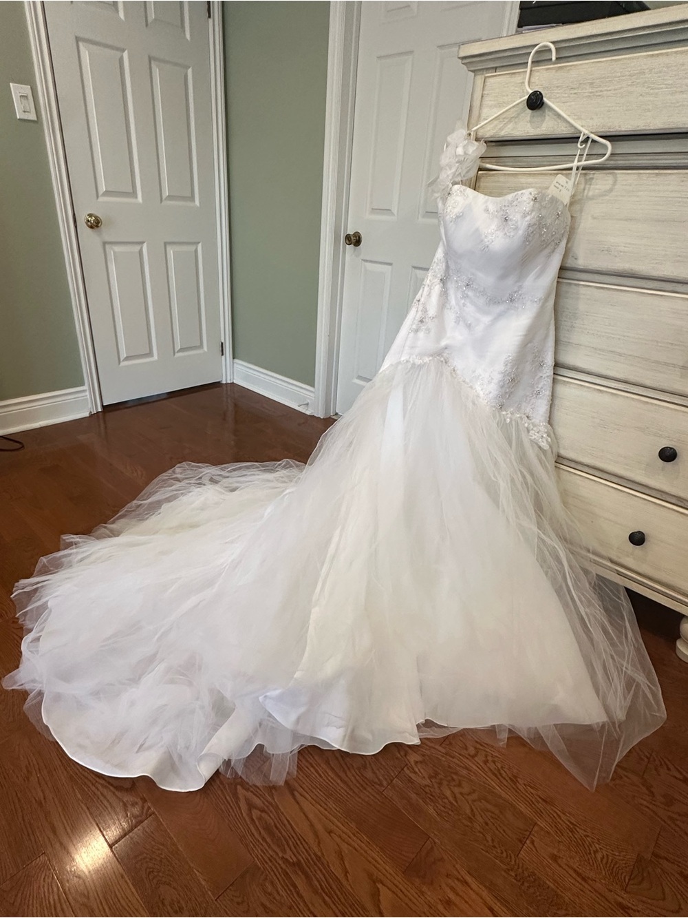 Elegant White Strap Mermaid Wedding Gown with Tulle Train